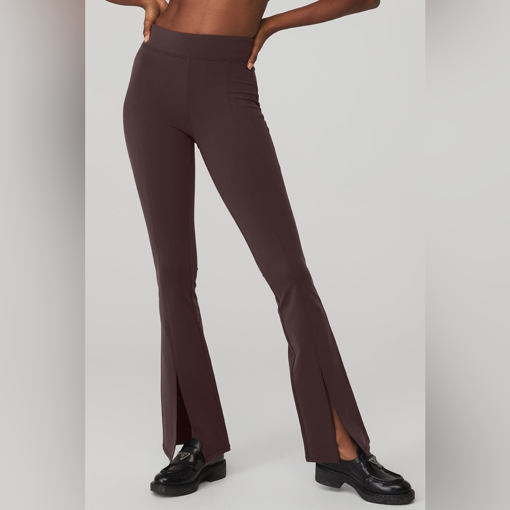 BRAND NEW Alo Airbrush 7/8 High Waist Flutter Legging in Raisin